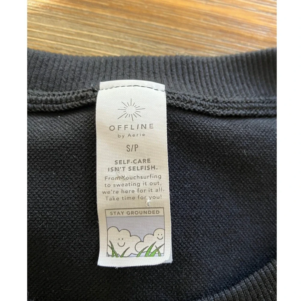 Offline By Aerie Sidewalk Seamless Cropped Athletic Stretch Tee Black Small - Picture 6 of 7